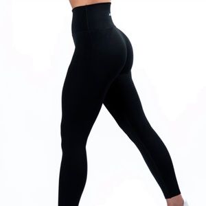Black Alphalete Halo Legging